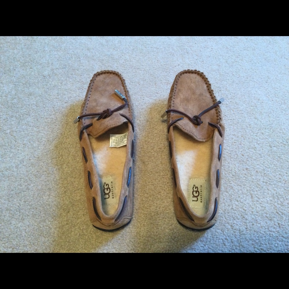 UGG Moccasins Women’s Slippers Size 6 NWOT